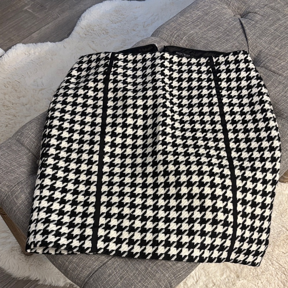 White House- Black Market - black and white hounds tooth skirt - size 12